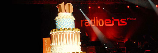 Radio eins Geburtstagstorte (c) radioeins: http://www.radioeins.de/archiv/galerien/10_jahre_radioeins_10.galerie.1.html